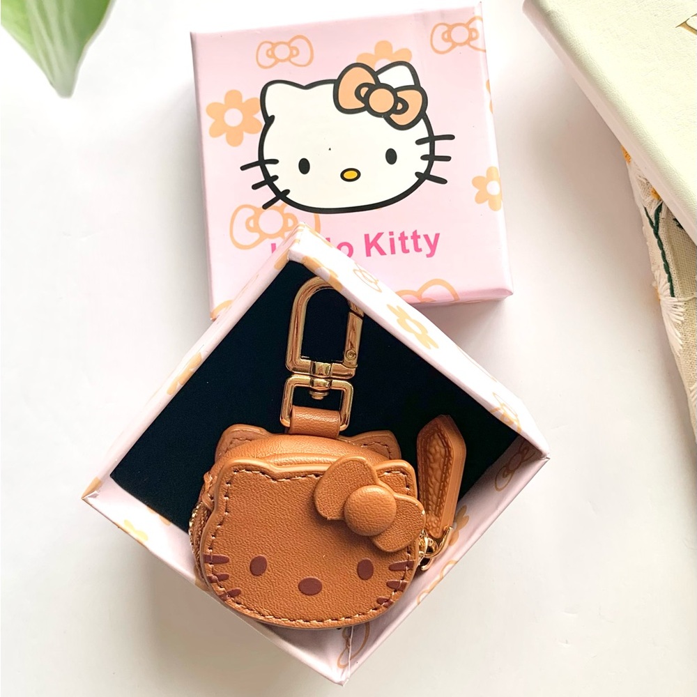 New Hello Kitty Mini Coin Purse with Keychain Clip.